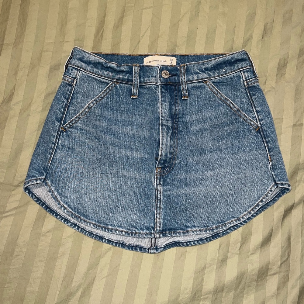 Abercrombie curved hem mini skirt